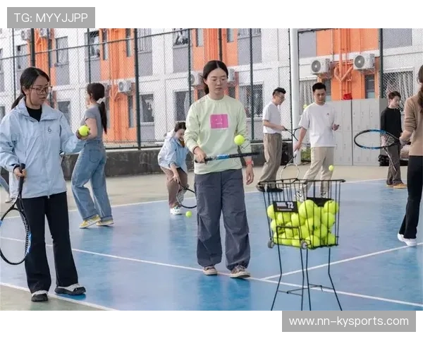网球训练基地与中小学合作开展课后训练班，网球青少年培训班